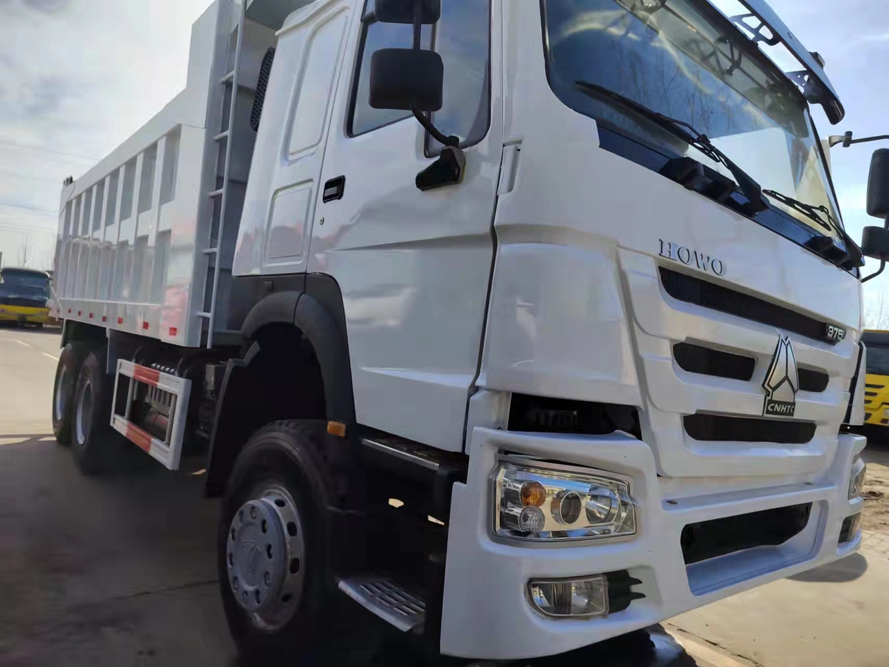 SINOTRUK HOWO - Tipper: picture 3 SINOTRUK HOWO - Tipper: picture 3