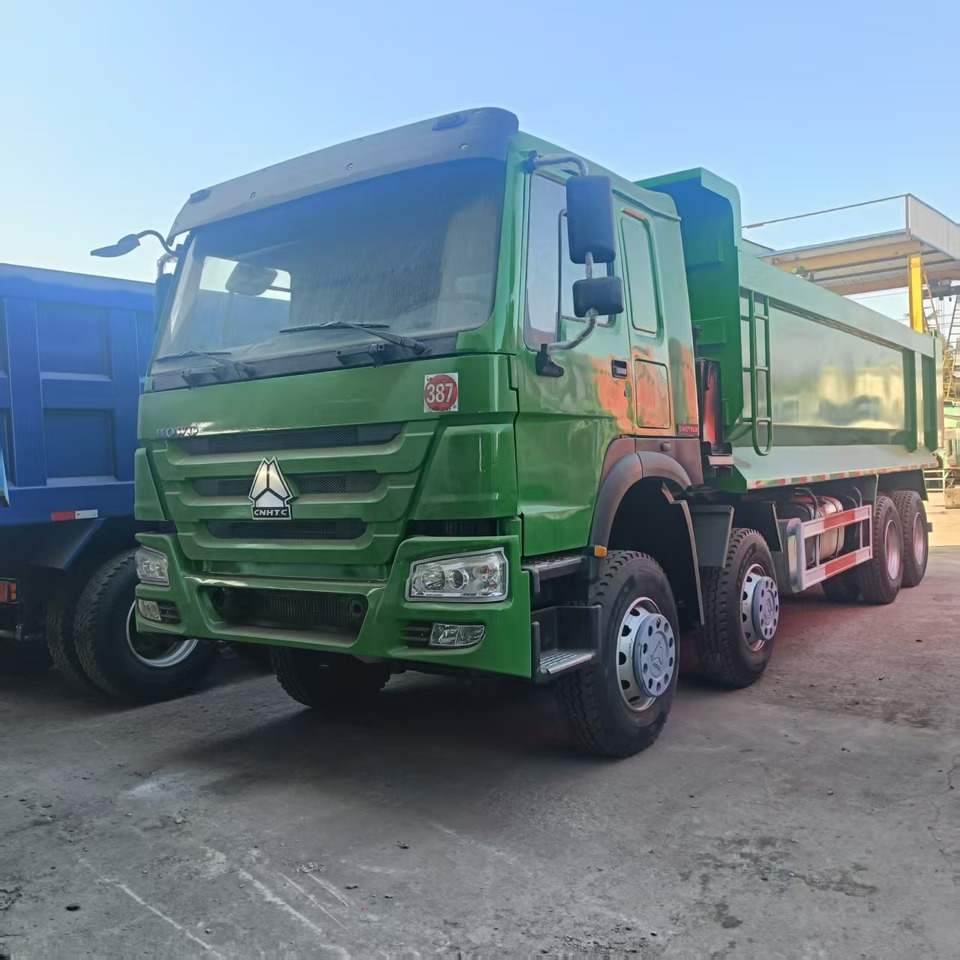 SINOTRUK HOWO - Box truck: picture 1 SINOTRUK HOWO - Box truck: picture 1