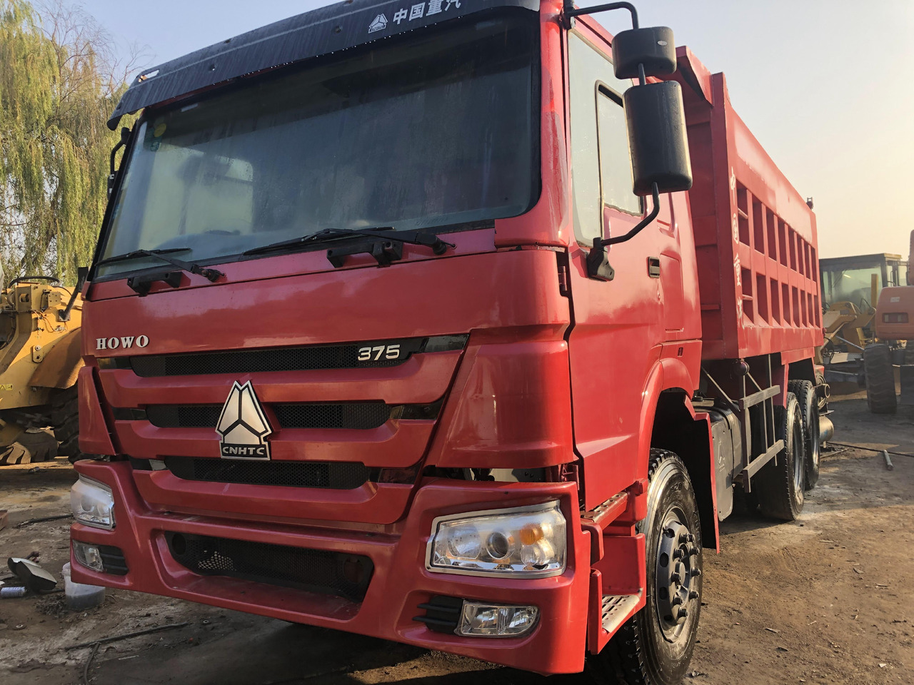 SINOTRUK HOWO - Tipper: picture 1 SINOTRUK HOWO - Tipper: picture 1