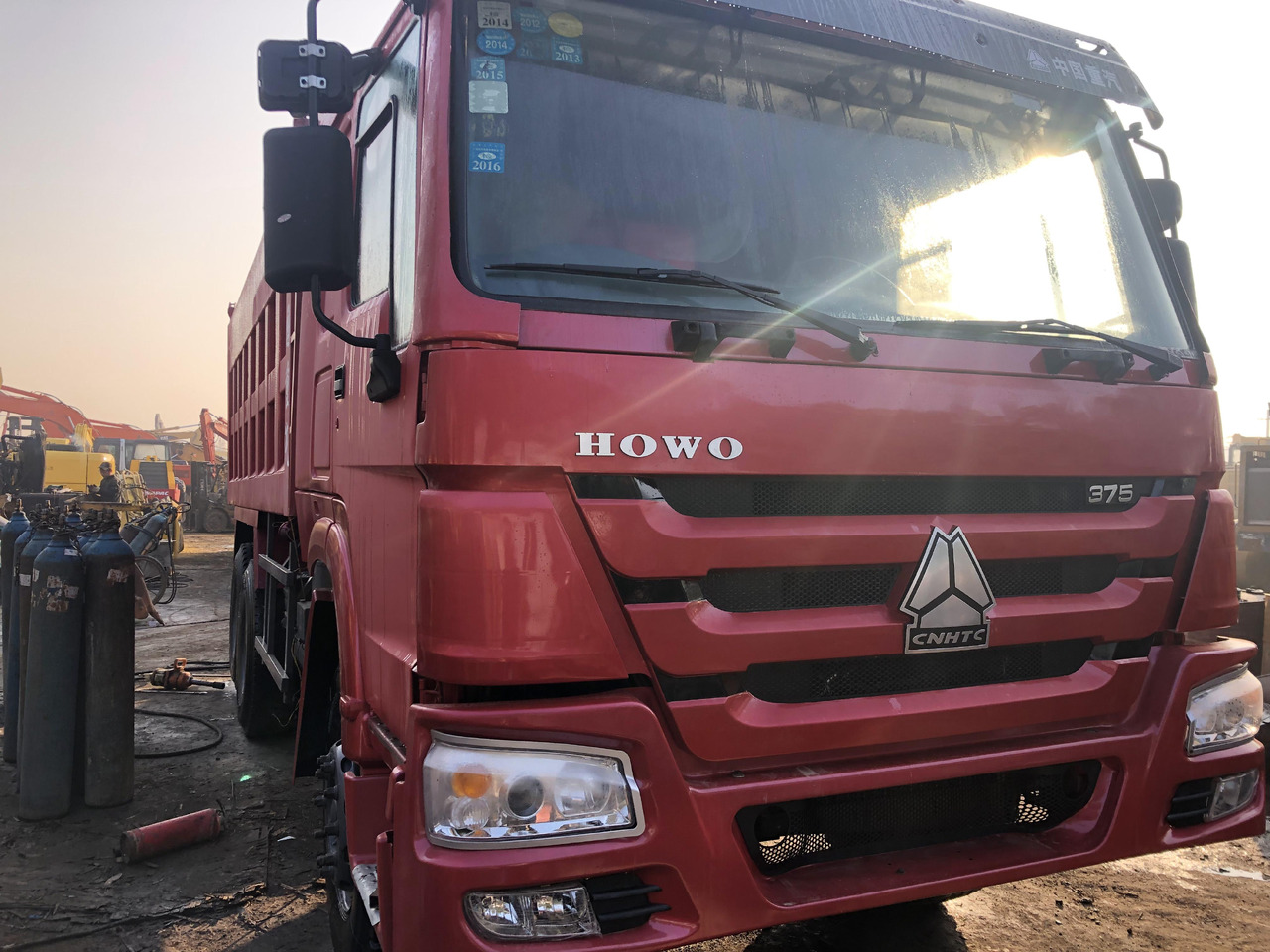 SINOTRUK HOWO - Tipper: picture 2 SINOTRUK HOWO - Tipper: picture 2