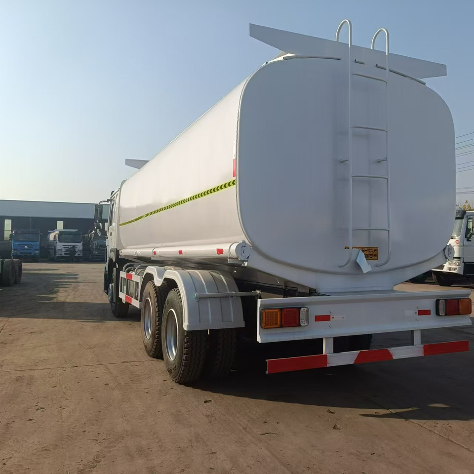 SINOTRUK HOWO - Tanker truck: picture 4 SINOTRUK HOWO - Tanker truck: picture 4