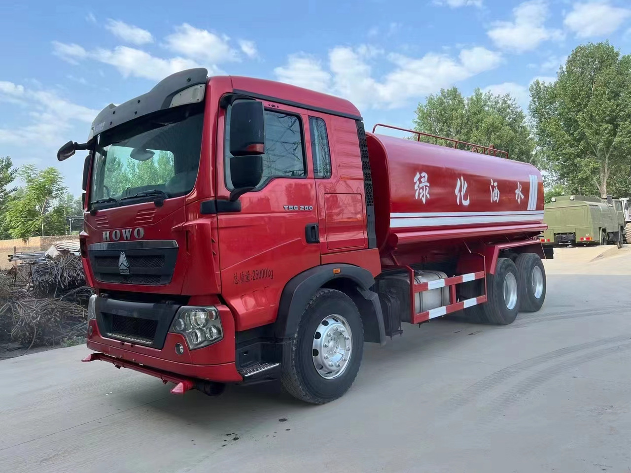 SINOTRUK HOWO sprinkler - Tanker truck: picture 3 SINOTRUK HOWO sprinkler - Tanker truck: picture 3