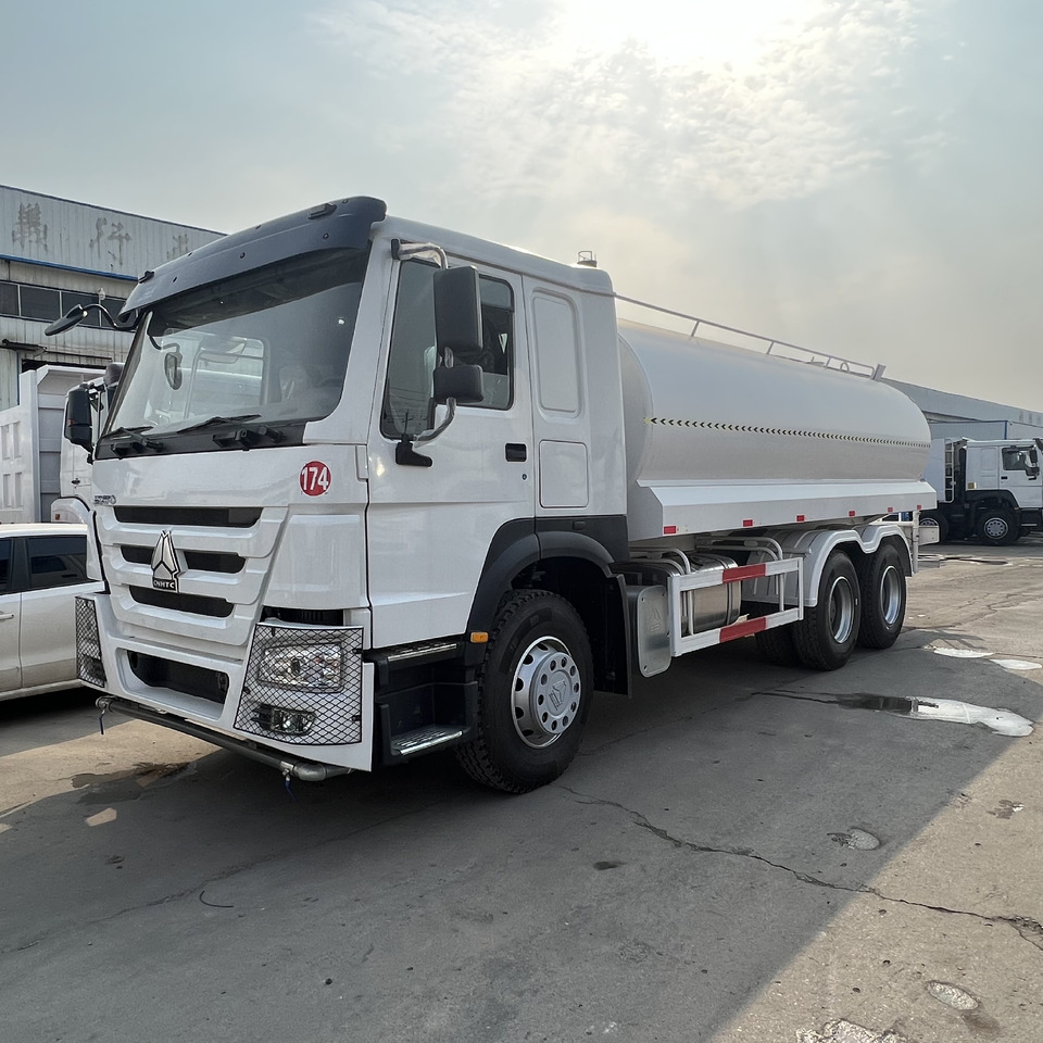 SINOTRUK HOWO sprinkler - Tanker truck: picture 4 SINOTRUK HOWO sprinkler - Tanker truck: picture 4