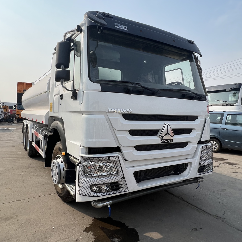 SINOTRUK HOWO sprinkler - Tanker truck: picture 1 SINOTRUK HOWO sprinkler - Tanker truck: picture 1