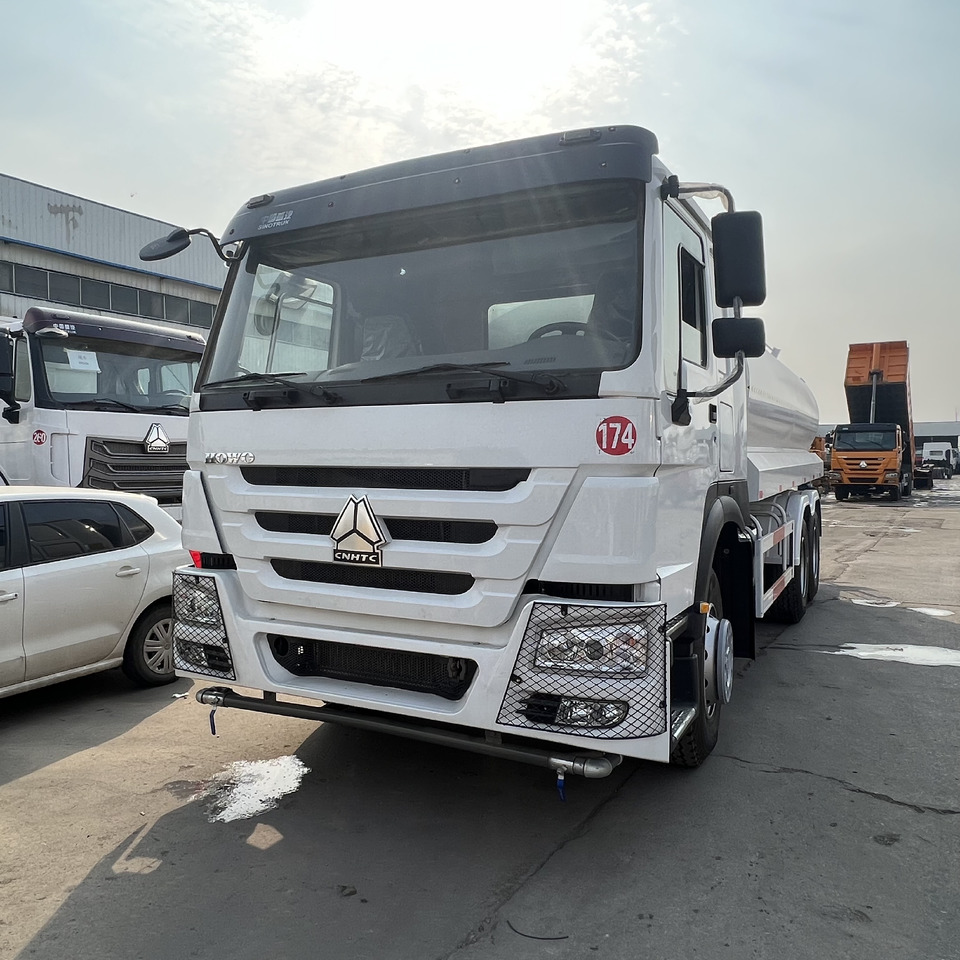 SINOTRUK HOWO sprinkler - Tanker truck: picture 2 SINOTRUK HOWO sprinkler - Tanker truck: picture 2