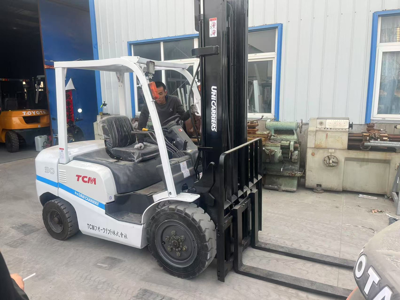 TCM FD30 - Diesel forklift: picture 4 TCM FD30 - Diesel forklift: picture 4