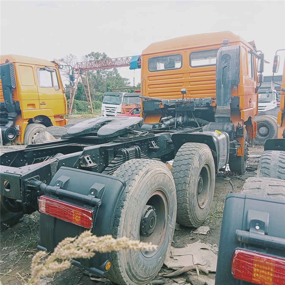 SHACMAN F3000 trailer head - Tractor unit: picture 3 SHACMAN F3000 trailer head - Tractor unit: picture 3