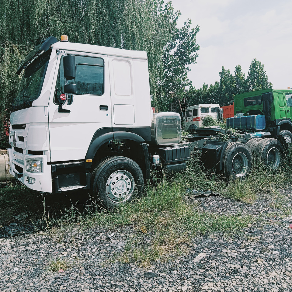 SINOTRUK HOWO - Tractor unit: picture 2 SINOTRUK HOWO - Tractor unit: picture 2