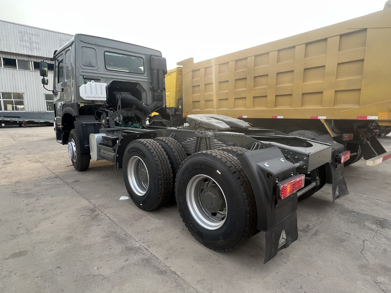 SINOTRUK HOWO - Tractor unit: picture 1 SINOTRUK HOWO - Tractor unit: picture 1