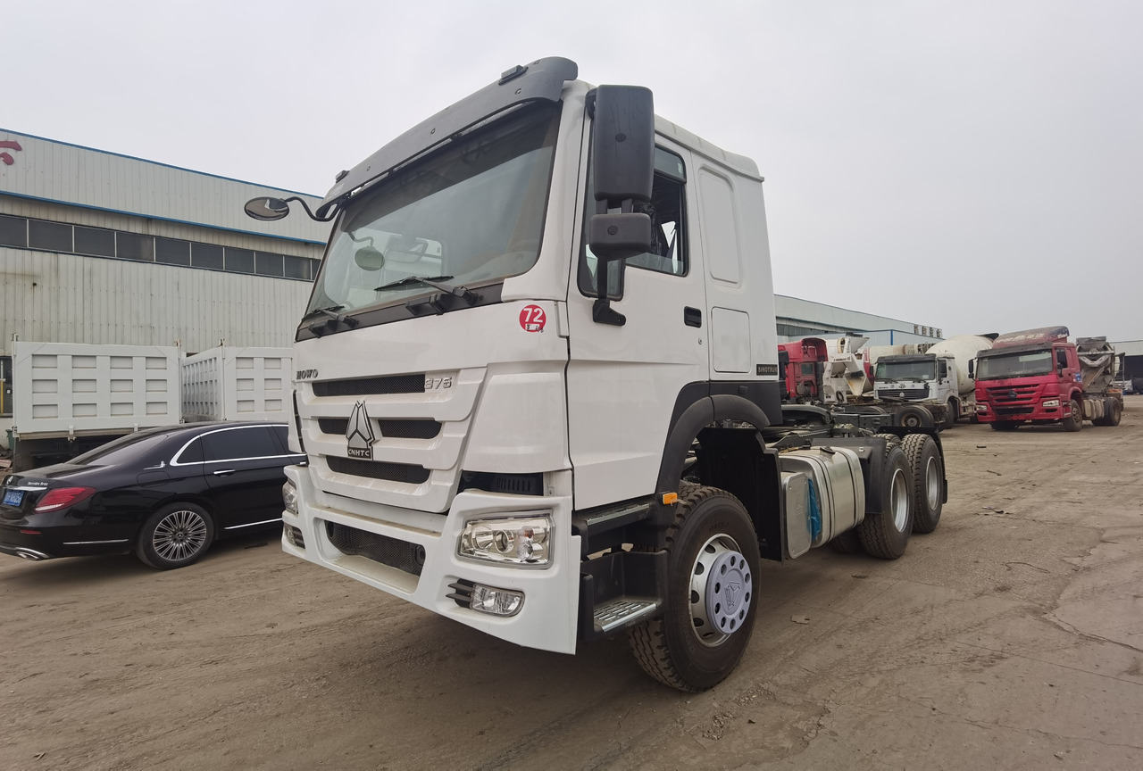 SINOTRUK HOWO trailer head - Tractor unit: picture 1 SINOTRUK HOWO trailer head - Tractor unit: picture 1