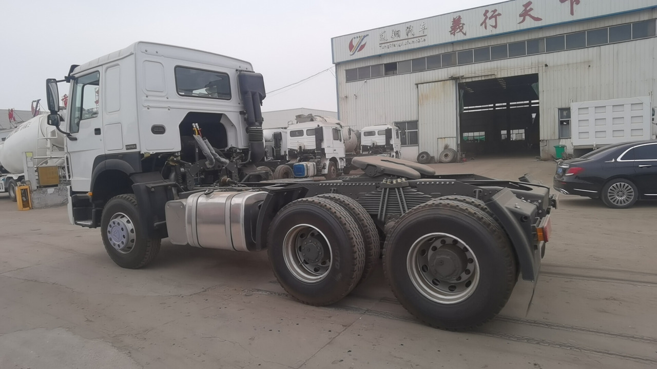 SINOTRUK HOWO trailer head - Tractor unit: picture 4 SINOTRUK HOWO trailer head - Tractor unit: picture 4
