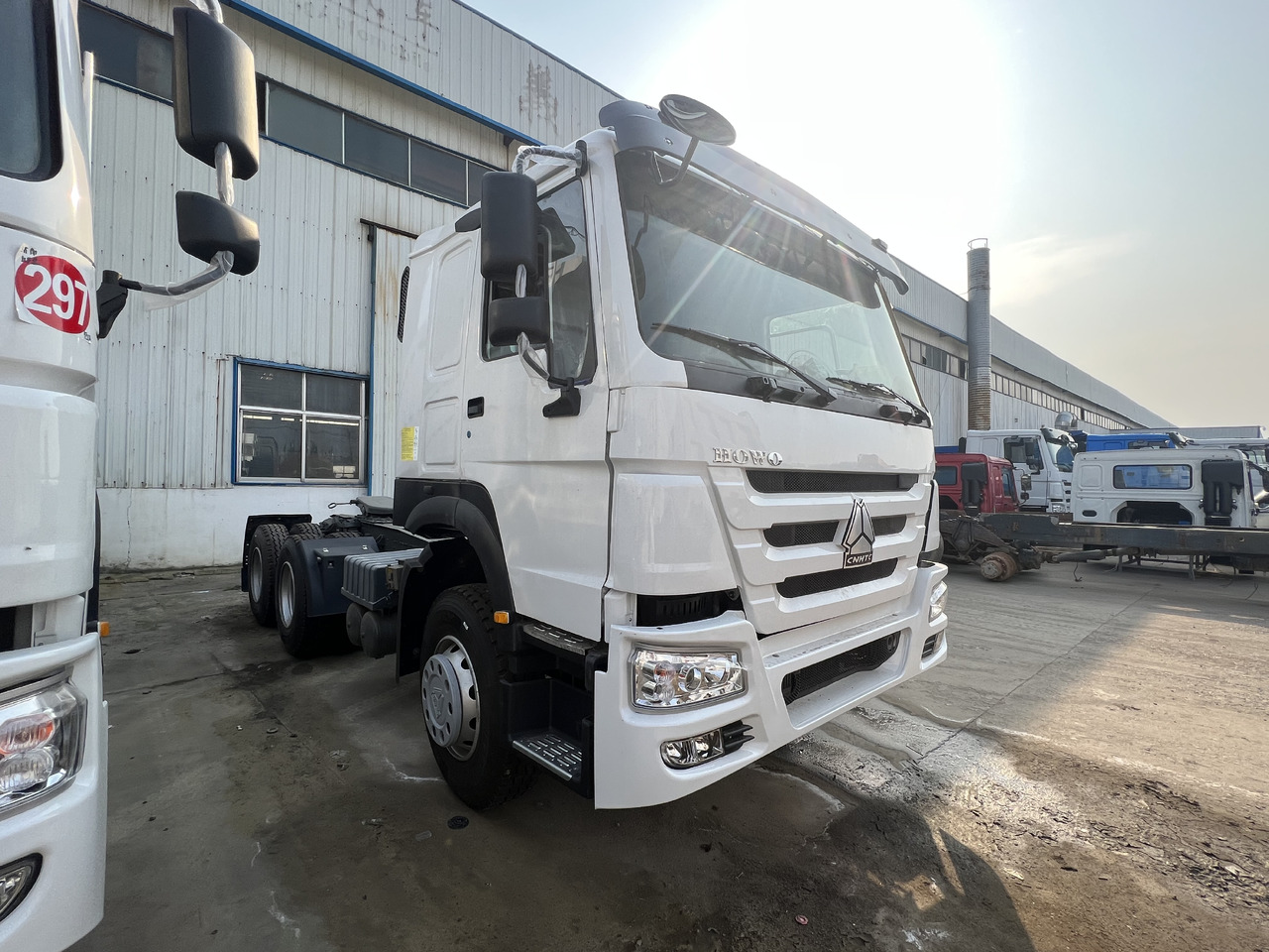 SINOTRUK HOWO tralier head - Tractor unit: picture 1 SINOTRUK HOWO tralier head - Tractor unit: picture 1