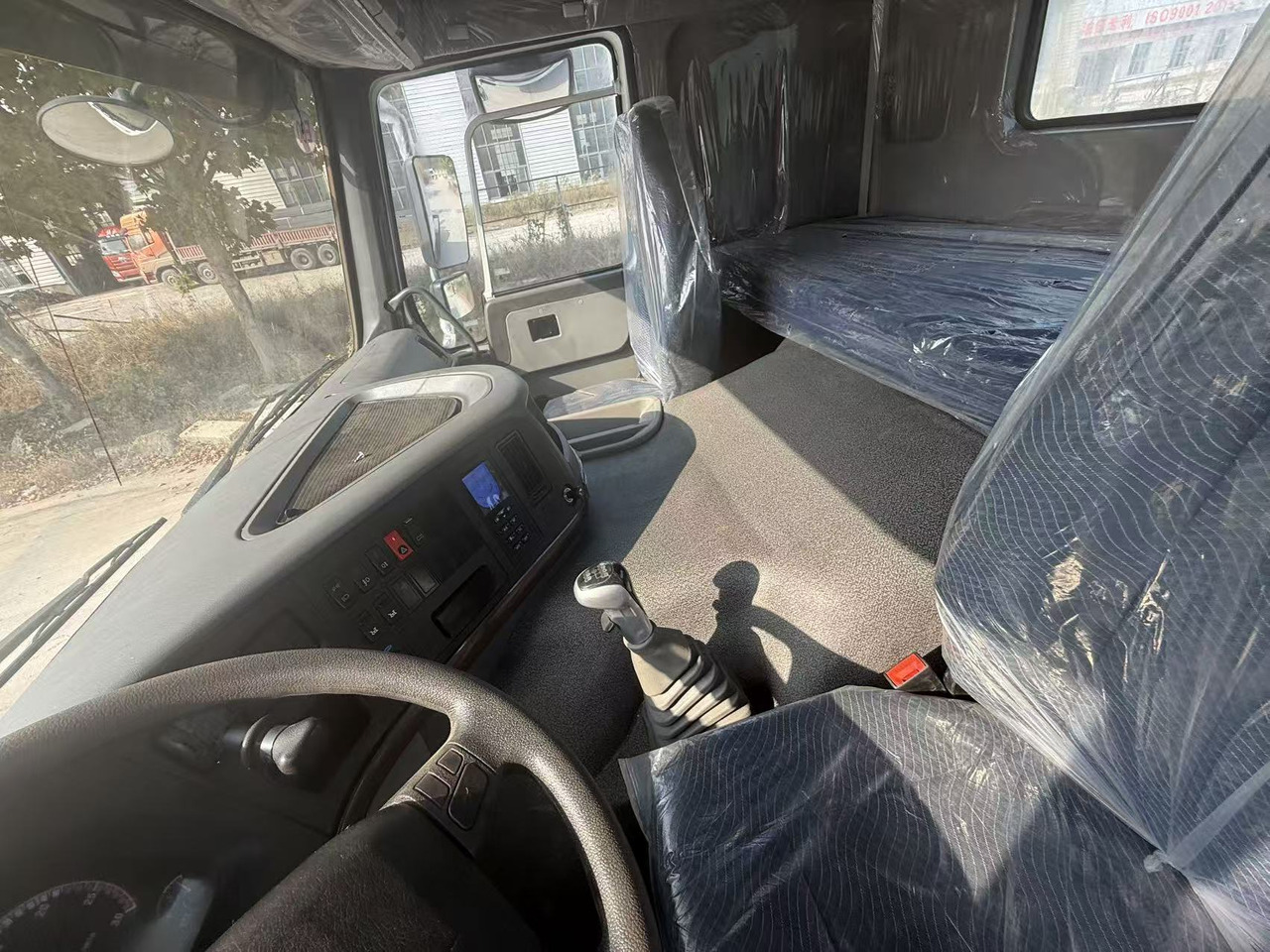 Tractor unit SINOTRUK Howo tractor head: picture 6