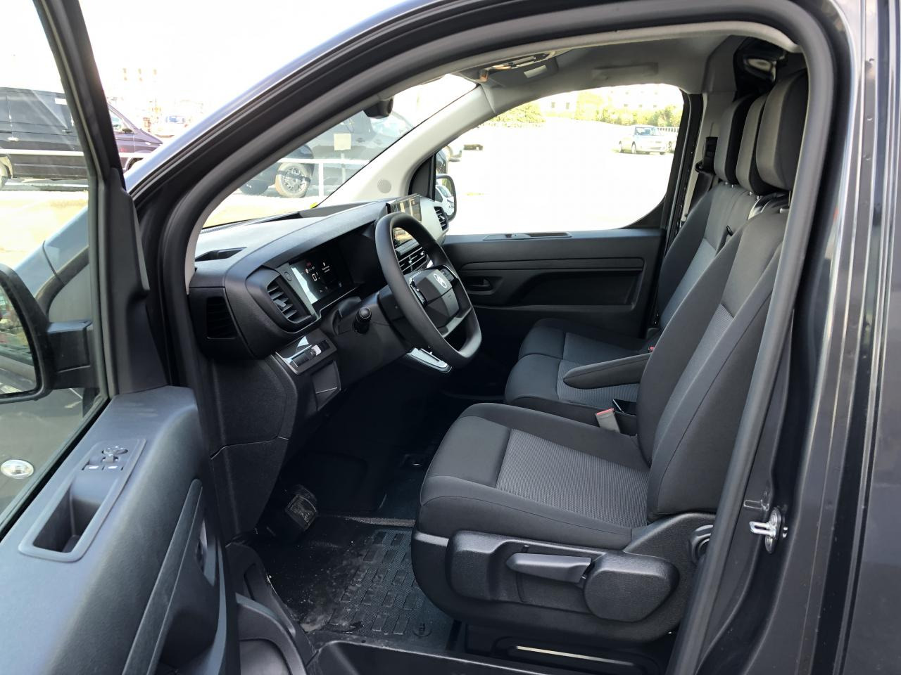 CITROEN Jumpy M 2.0 BlueHDi - 180 S&S - BV EAT8 III FOURGON . PHASE 2 - Panel van: picture 5 CITROEN Jumpy M 2.0 BlueHDi - 180 S&S - BV EAT8 III FOURGON . PHASE 2 - Panel van: picture 5