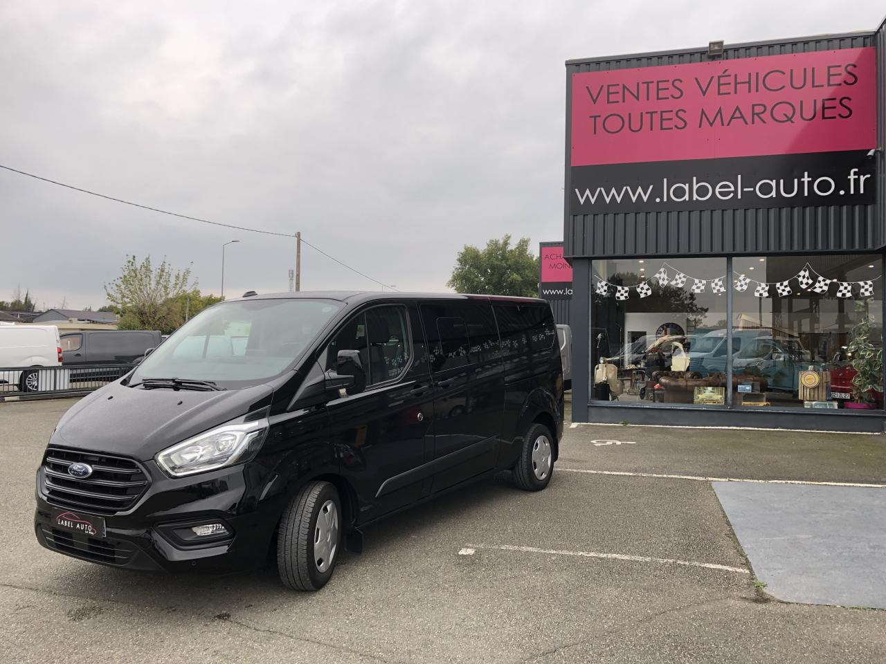 FORD transit custom kombi Transit Custom 2.0 EcoBlue 130 ch BVA S&S combi 9 places 320 L2H1 Trend Business - People carrier: picture 4 FORD transit custom kombi Transit Custom 2.0 EcoBlue 130 ch BVA S&S combi 9 places 320 L2H1 Trend Business - People carrier: picture 4
