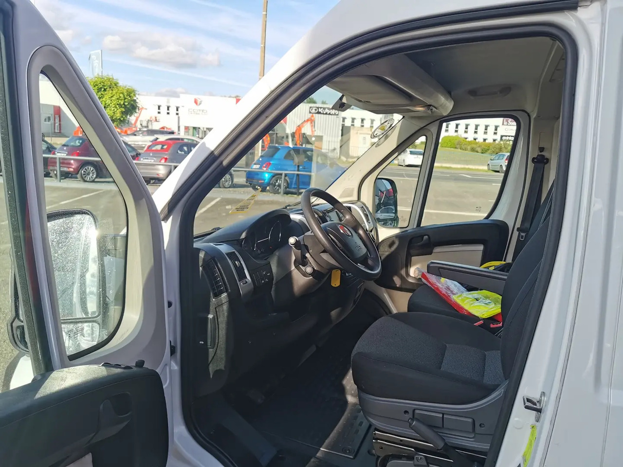Fiat Ducato 3.3 MH2 2.3 MULTIJET 130CH PACK PRO NAV - Panel van: picture 5 Fiat Ducato 3.3 MH2 2.3 MULTIJET 130CH PACK PRO NAV - Panel van: picture 5