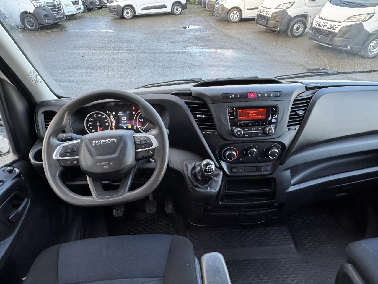 IVECO DAILY 35C14 BENNE COFFRE DOUBLE CABINE RJ 6 places - Tipper van, Crew cab van: picture 4 IVECO DAILY 35C14 BENNE COFFRE DOUBLE CABINE RJ 6 places - Tipper van, Crew cab van: picture 4