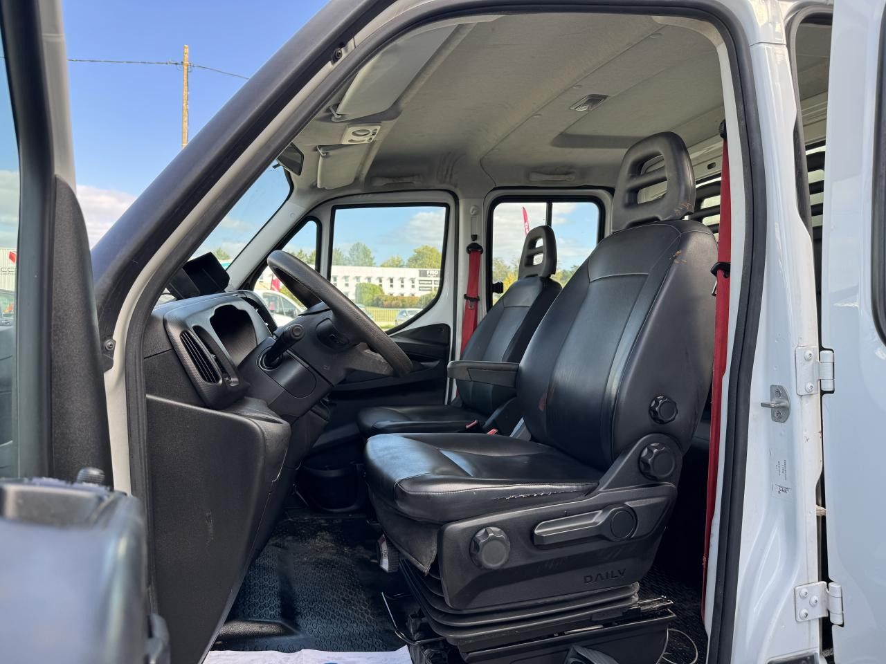 IVECO Daily 35 C 16 D S&S (Quad-Leaf) CHASSIS DOUBLE CABINE 2014 35C/35S CHASSIS CABINE DOUBLE Chassi - Tipper van, Crew cab van: picture 4 IVECO Daily 35 C 16 D S&S (Quad-Leaf) CHASSIS DOUBLE CABINE 2014 35C/35S CHASSIS CABINE DOUBLE Chassi - Tipper van, Crew cab van: picture 4