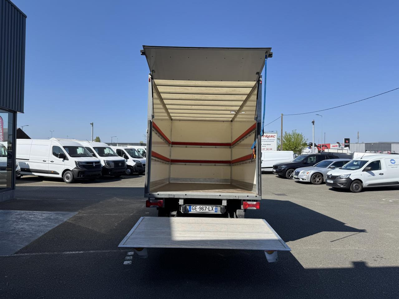 Iveco Daily 35 C 16 CAISSE HAYON 20M3 - Closed box van: picture 3 Iveco Daily 35 C 16 CAISSE HAYON 20M3 - Closed box van: picture 3