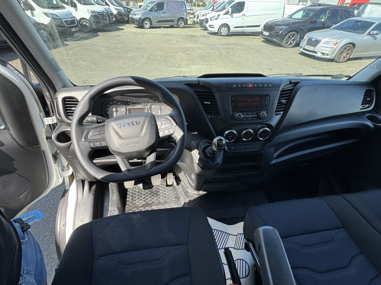 Iveco Daily 35 C 16 CAISSE HAYON 20M3 - Closed box van: picture 4 Iveco Daily 35 C 16 CAISSE HAYON 20M3 - Closed box van: picture 4