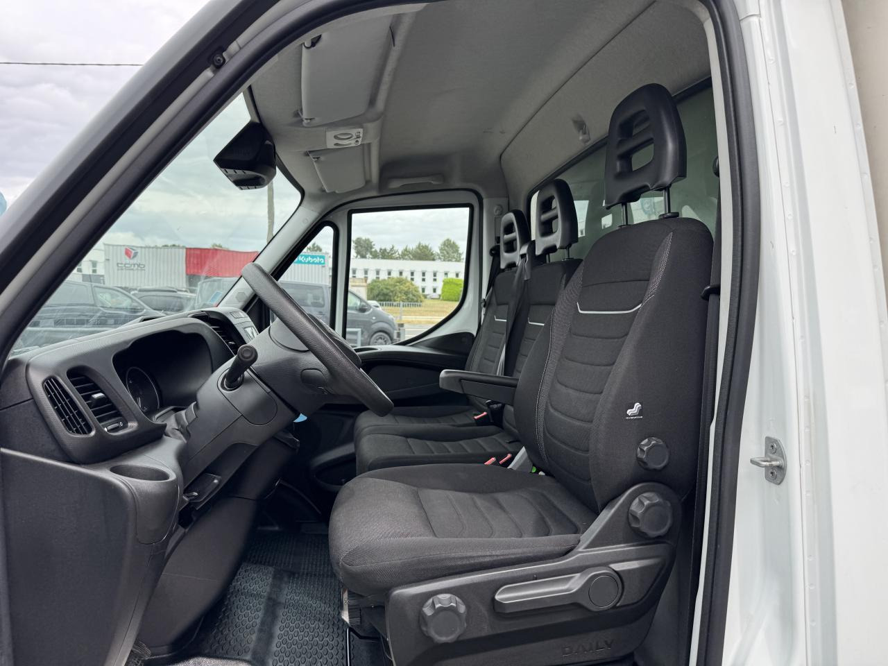 Iveco Daily 35 C 16 CAISSE HAYON 20M3 - Closed box van: picture 5 Iveco Daily 35 C 16 CAISSE HAYON 20M3 - Closed box van: picture 5