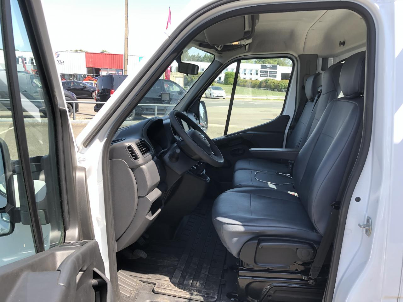NISSAN INTERSTAR 3T5 2.3 DCI 165CH PLATEAU RIDELLES 4M50 - Open body delivery van: picture 5 NISSAN INTERSTAR 3T5 2.3 DCI 165CH PLATEAU RIDELLES 4M50 - Open body delivery van: picture 5