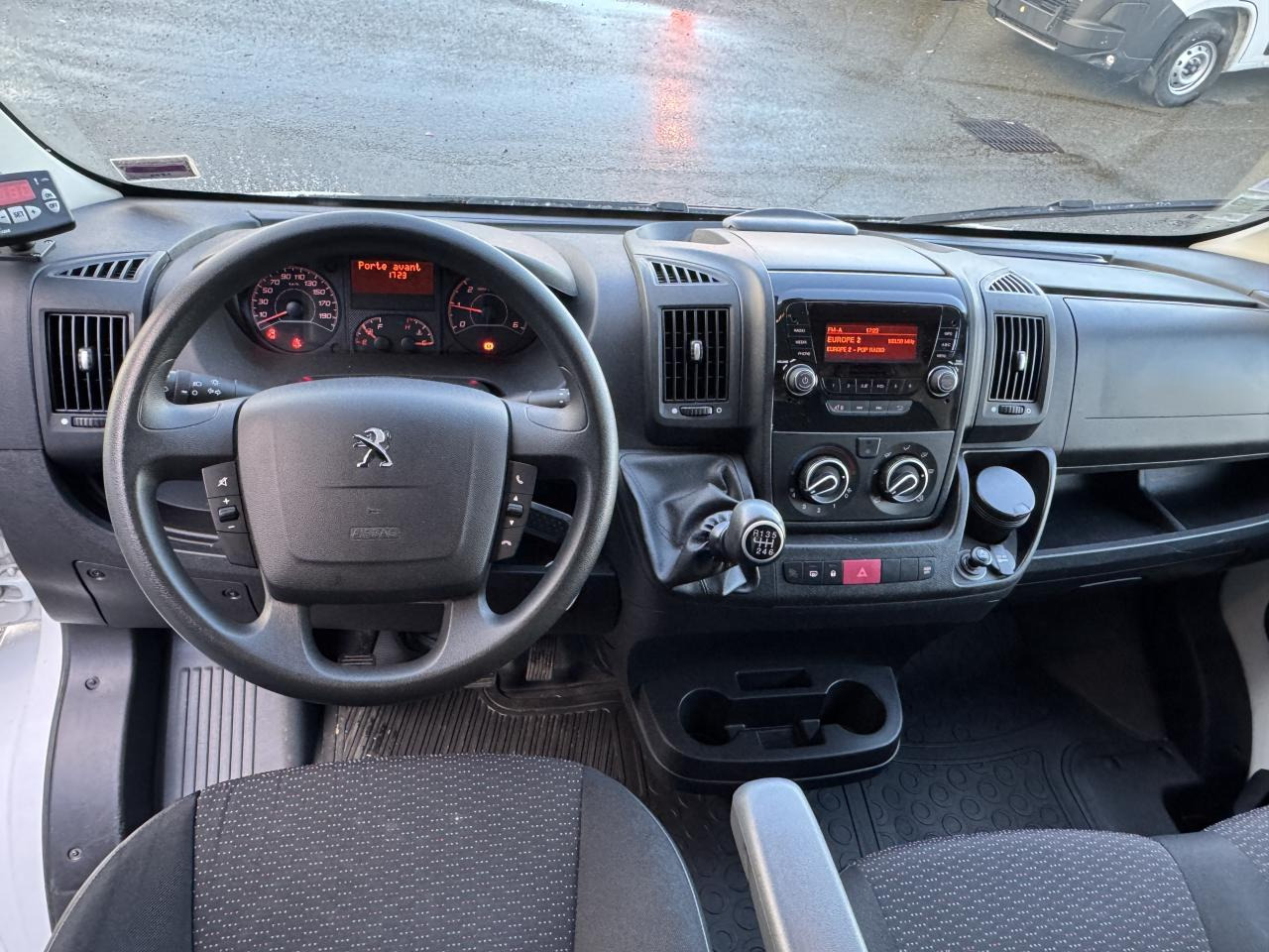 PEUGEOT Boxer 3.5t L2H2 2.2 HDi S&S - 140 III FOURGON TOLE Fourgon Tolé 335 L2H2 PHASE 3 - Panel van: picture 3 PEUGEOT Boxer 3.5t L2H2 2.2 HDi S&S - 140 III FOURGON TOLE Fourgon Tolé 335 L2H2 PHASE 3 - Panel van: picture 3