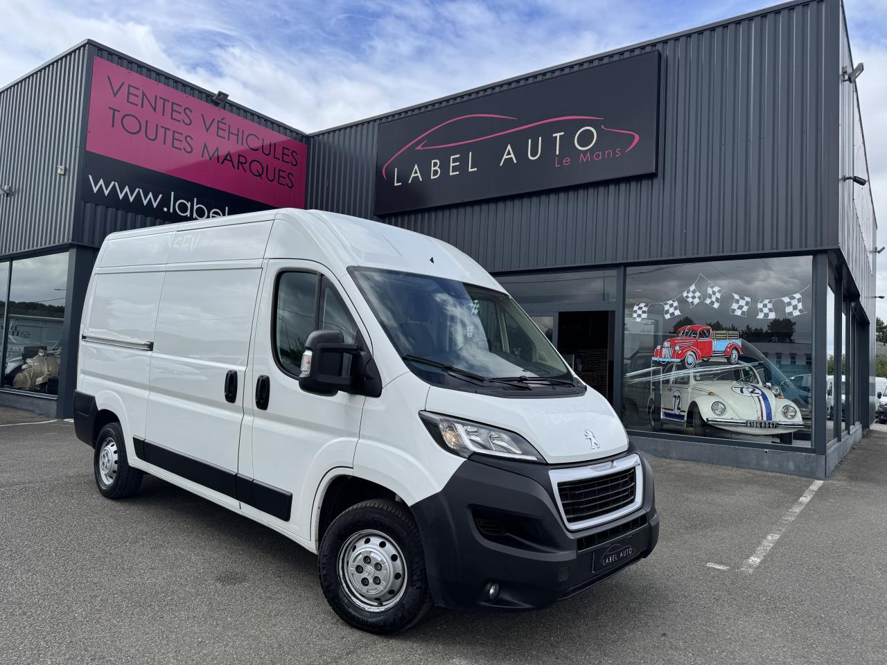 PEUGEOT Boxer Asphalt 333 L2H2 2.2 BlueHDi S&S - 120 III FOURGON TOLE Fourgon Tolé 333 L2H2 PHAS - Panel van: picture 1 PEUGEOT Boxer Asphalt 333 L2H2 2.2 BlueHDi S&S - 120 III FOURGON TOLE Fourgon Tolé 333 L2H2 PHAS - Panel van: picture 1