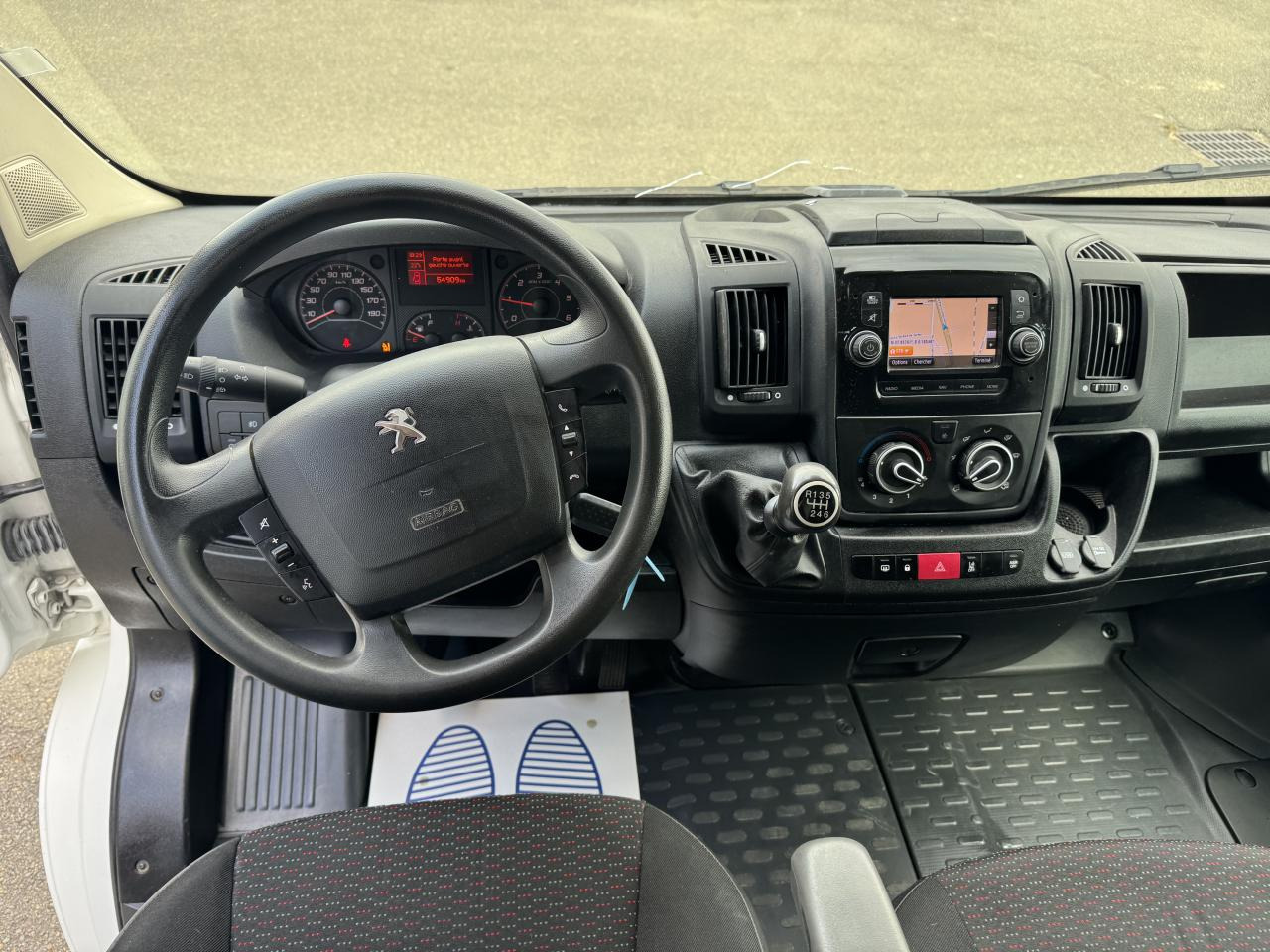 PEUGEOT Boxer Asphalt 333 L2H2 2.2 BlueHDi S&S - 120 III FOURGON TOLE Fourgon Tolé 333 L2H2 PHAS - Panel van: picture 3 PEUGEOT Boxer Asphalt 333 L2H2 2.2 BlueHDi S&S - 120 III FOURGON TOLE Fourgon Tolé 333 L2H2 PHAS - Panel van: picture 3