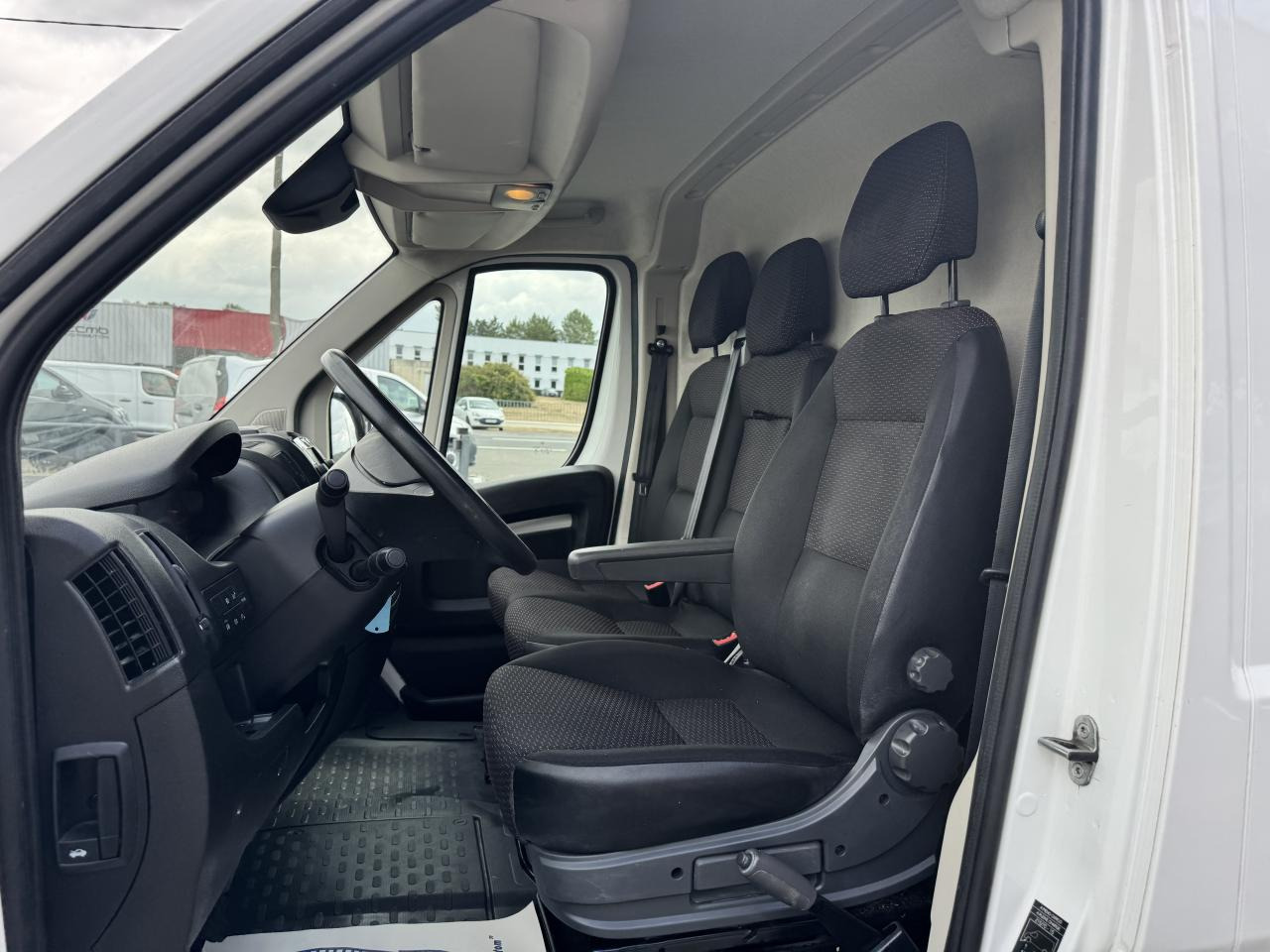 PEUGEOT Boxer Asphalt 333 L2H2 2.2 BlueHDi S&S - 120 III FOURGON TOLE Fourgon Tolé 333 L2H2 PHAS - Panel van: picture 4 PEUGEOT Boxer Asphalt 333 L2H2 2.2 BlueHDi S&S - 120 III FOURGON TOLE Fourgon Tolé 333 L2H2 PHAS - Panel van: picture 4