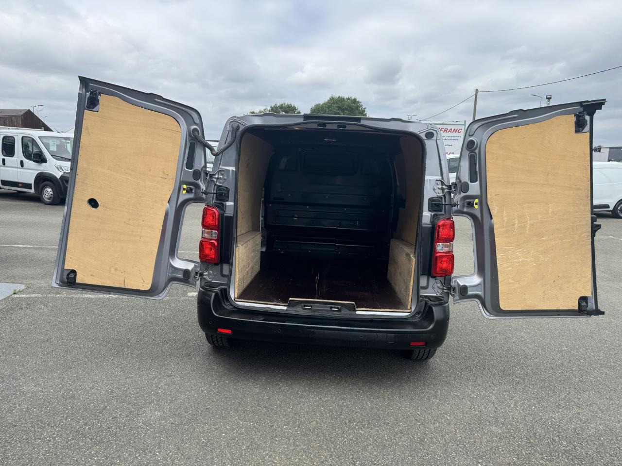 PEUGEOT Expert Standard 2.0 BlueHDI -180CH EAT8 ASPHALT - Panel van: picture 2 PEUGEOT Expert Standard 2.0 BlueHDI -180CH EAT8 ASPHALT - Panel van: picture 2