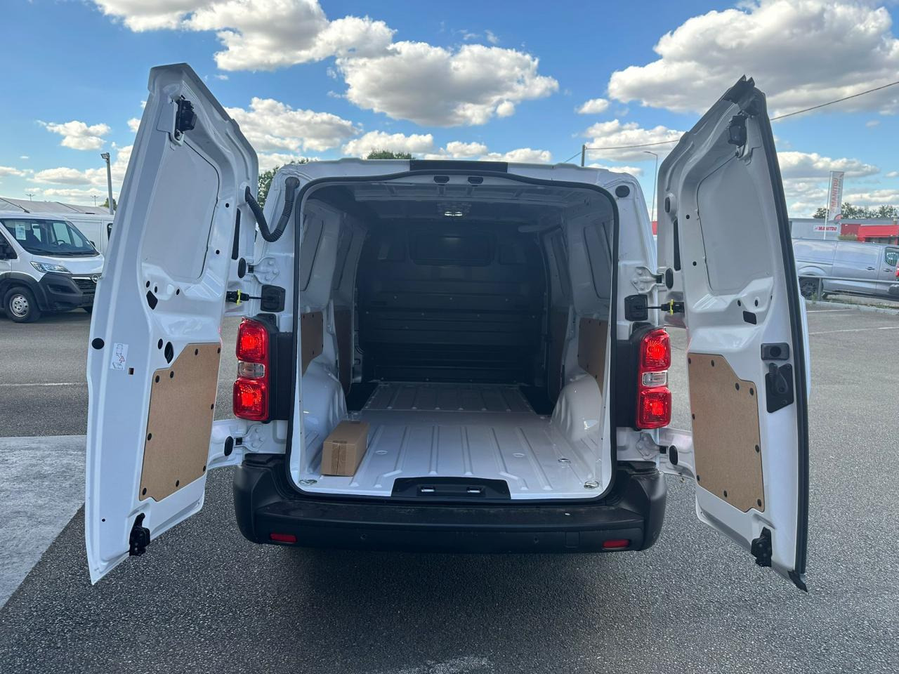 PEUGEOT Expert XL 2.0 BlueHDi - 145 III FOURGON Fourgon PHASE 2 - Panel van: picture 5 PEUGEOT Expert XL 2.0 BlueHDi - 145 III FOURGON Fourgon PHASE 2 - Panel van: picture 5