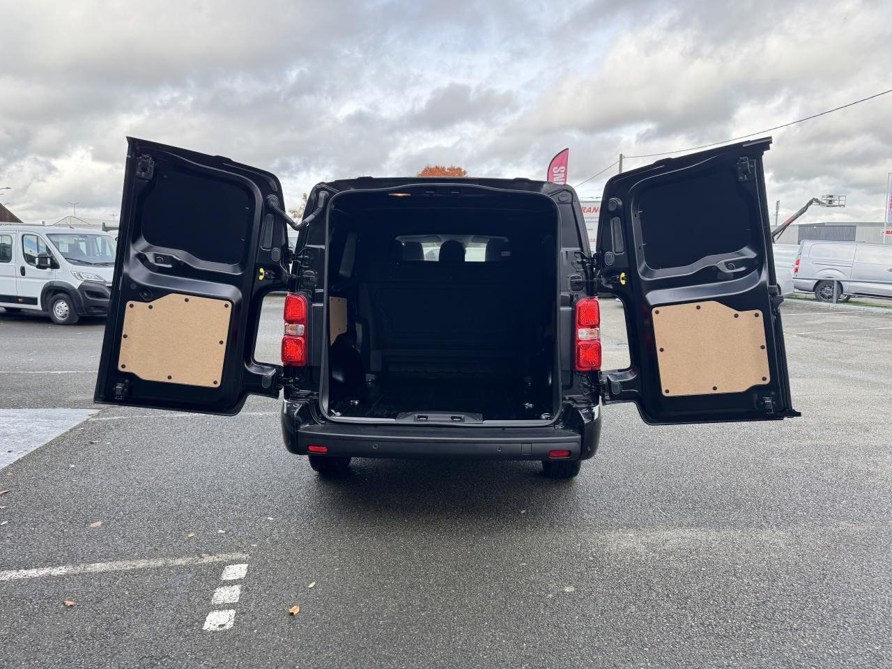 New Panel van PEUGEOT Expert XL 2.0 BlueHDi - 180 S&S - BV EAT8  III CABINE APPROFONDIE Fourgon Cabine approfondie Fix: picture 10