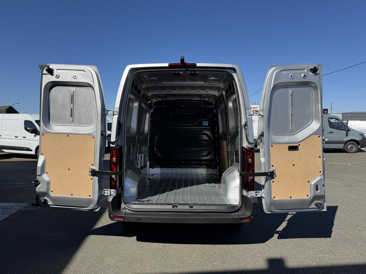 RENAULT Master Advance 3t3 L2H2 2.0 Blue dCi - 150 2025 IV FOURGON Fourgon L2H2 Traction - Panel van: picture 3 RENAULT Master Advance 3t3 L2H2 2.0 Blue dCi - 150 2025 IV FOURGON Fourgon L2H2 Traction - Panel van: picture 3