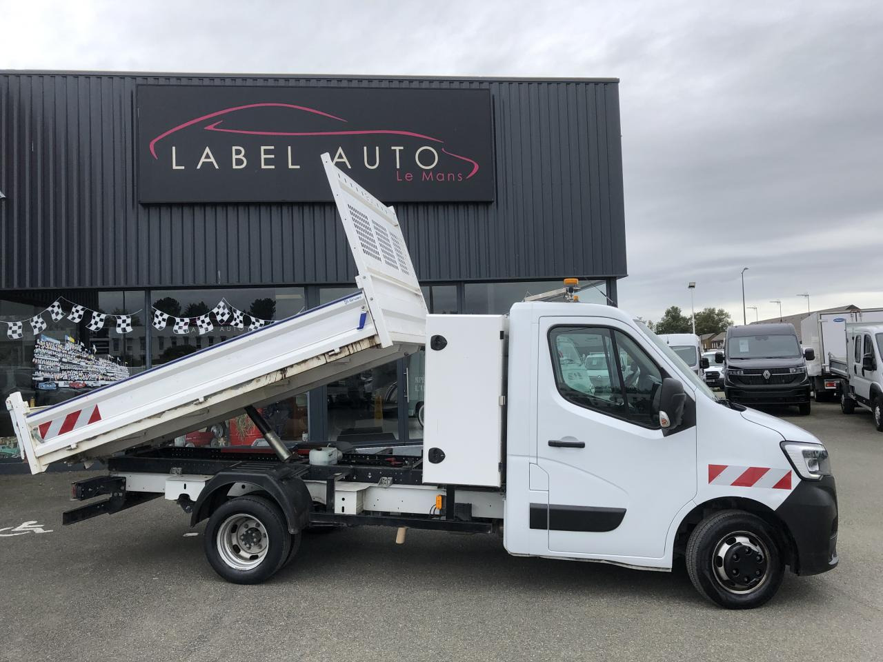 RENAULT Master Confort R3500RJ L3 2.3 dCi - 145 Petite Série  III TRANSPORTS SPECIFIQUES BENNE Benne - Tipper van: picture 1 RENAULT Master Confort R3500RJ L3 2.3 dCi - 145 Petite Série  III TRANSPORTS SPECIFIQUES BENNE Benne - Tipper van: picture 1