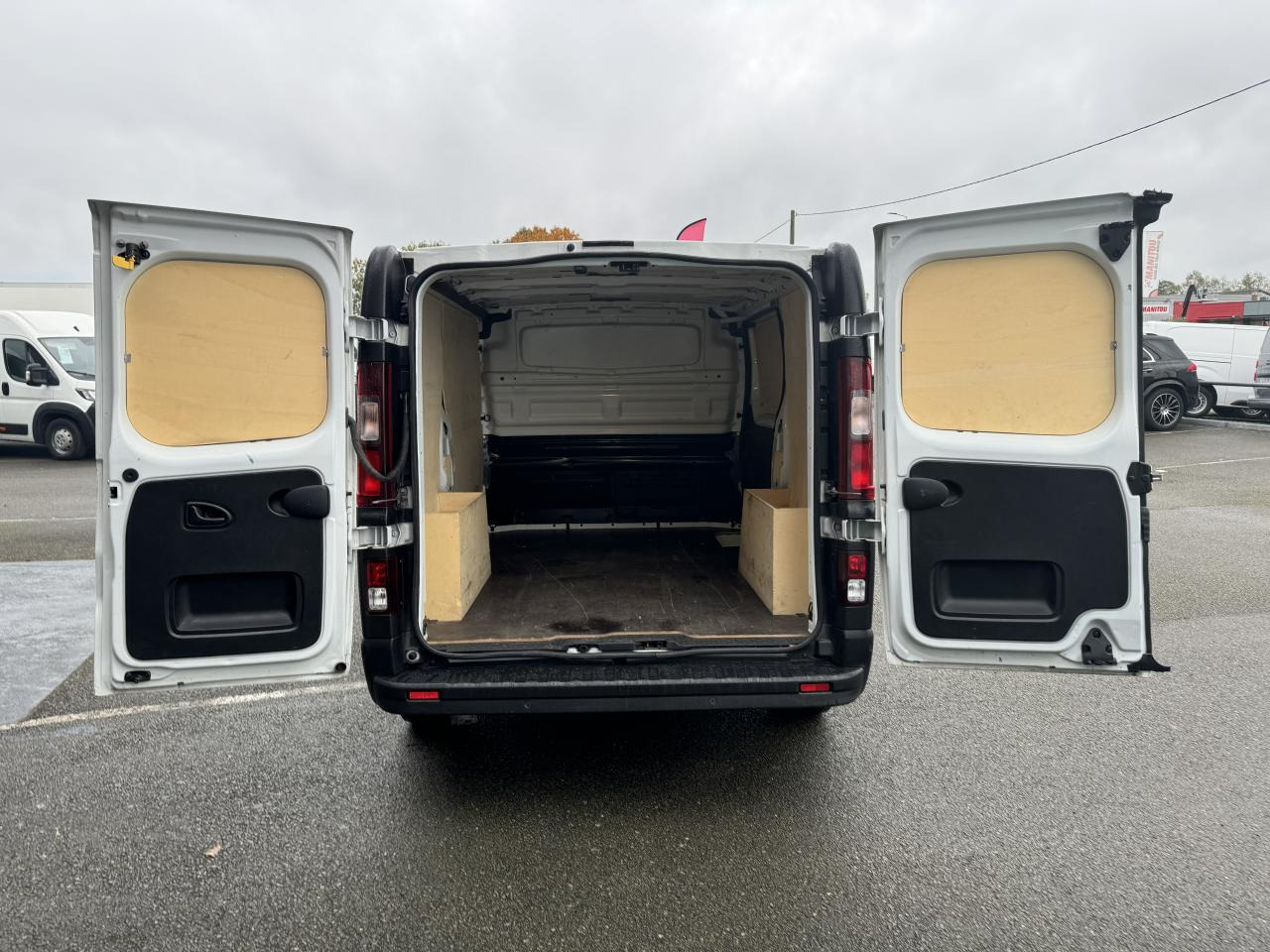 RENAULT TRAFIC L1H1 2.0 DCI 110CH FRIGORIFIQUE - Panel van: picture 3 RENAULT TRAFIC L1H1 2.0 DCI 110CH FRIGORIFIQUE - Panel van: picture 3