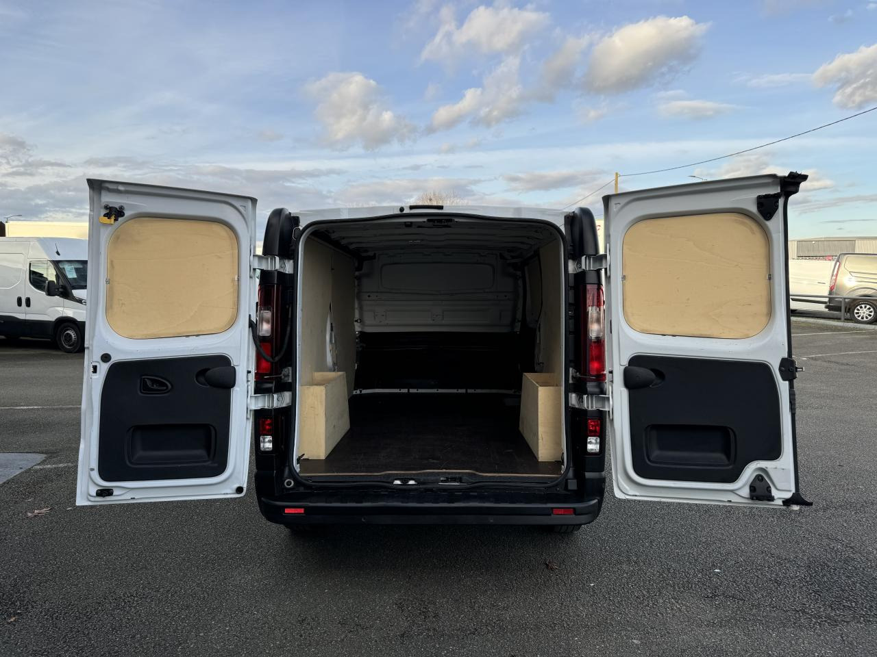 RENAULT TRAFIC L2H1 2.0 DCI 130CH GRAND CONFORT - Panel van: picture 3 RENAULT TRAFIC L2H1 2.0 DCI 130CH GRAND CONFORT - Panel van: picture 3