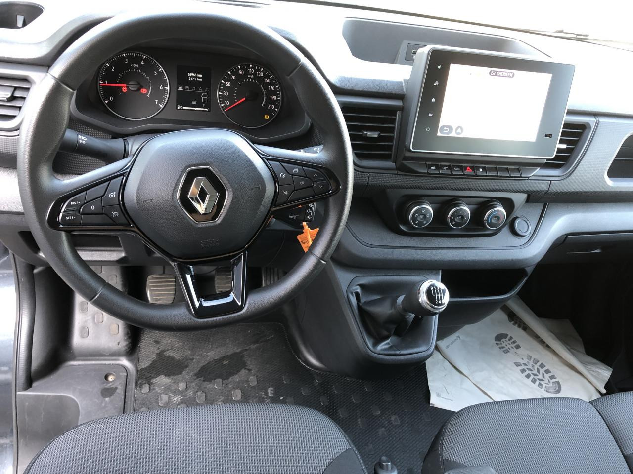 RENAULT Trafic L2 2.0 Energy dCi - 150 - S&S  III COMBI Combi Zen L2H1 PHASE 3 - People carrier: picture 3 RENAULT Trafic L2 2.0 Energy dCi - 150 - S&S  III COMBI Combi Zen L2H1 PHASE 3 - People carrier: picture 3