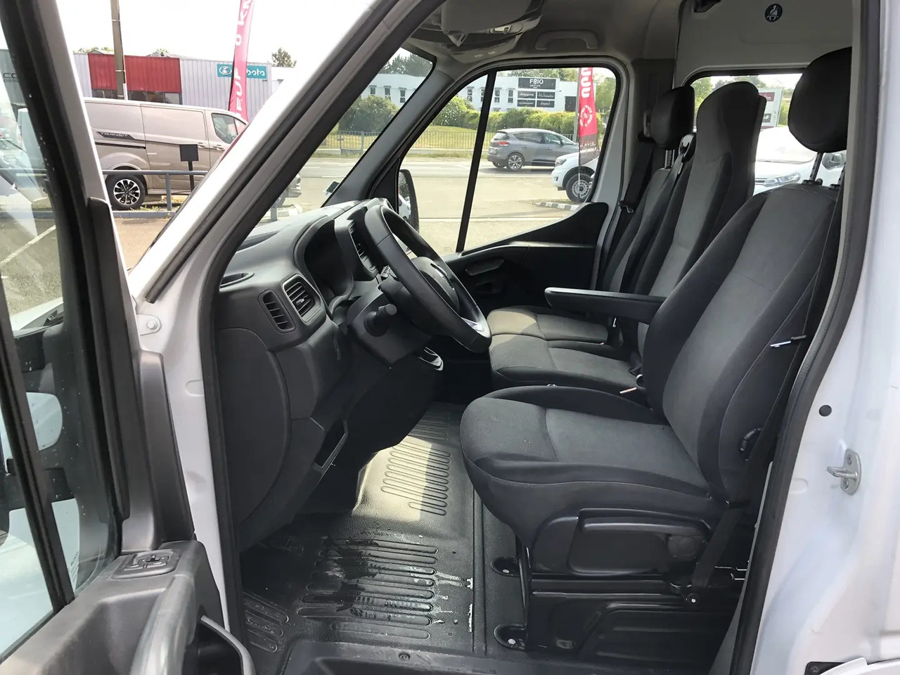 Renault Master F3300 L2H2 2.3 DCI 135CH CABINE APPROFONDIE CONFORT EURO6 - Crew cab van: picture 5 Renault Master F3300 L2H2 2.3 DCI 135CH CABINE APPROFONDIE CONFORT EURO6 - Crew cab van: picture 5