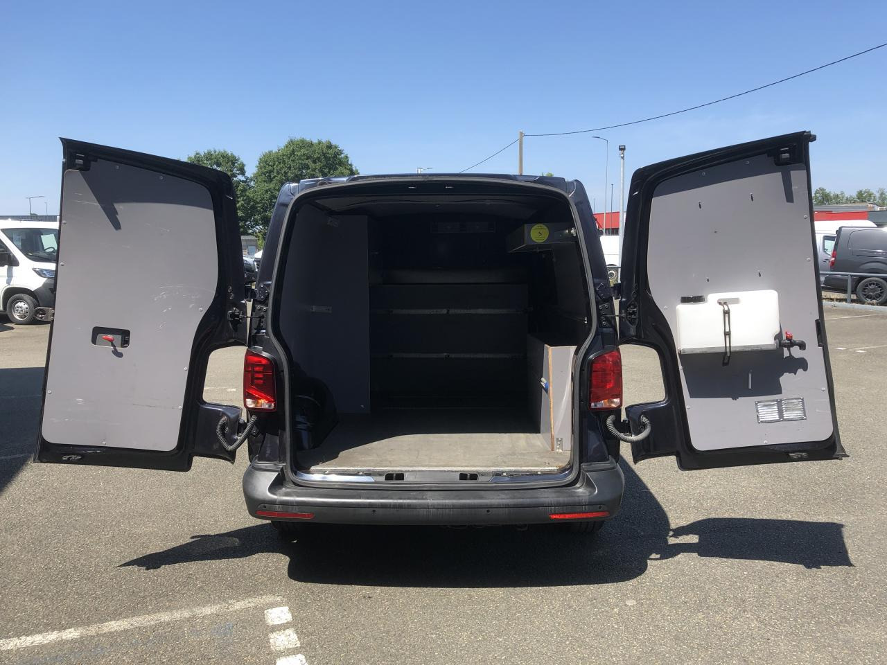 VOLKSWAGEN transporter 2.8T L1H1 2.0 TDI 150CH BUSINESS DSG7 - Panel van: picture 2 VOLKSWAGEN transporter 2.8T L1H1 2.0 TDI 150CH BUSINESS DSG7 - Panel van: picture 2