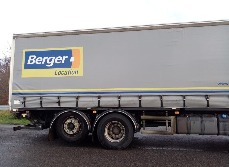 RENAULT C 42M3 380 CV RIDEAUX 6x2 - Curtain side truck: picture 2 RENAULT C 42M3 380 CV RIDEAUX 6x2 - Curtain side truck: picture 2