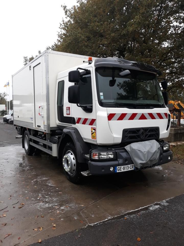 Renault D 13 HIGH K P4X2 280CV Double cabine 6 places - Box truck: picture 2 Renault D 13 HIGH K P4X2 280CV Double cabine 6 places - Box truck: picture 2
