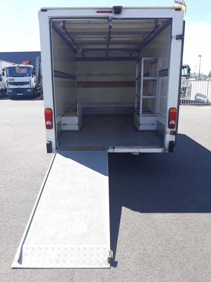 Closed box van Renault Master 145.35 PC Caisse Blanchisserie: picture 8