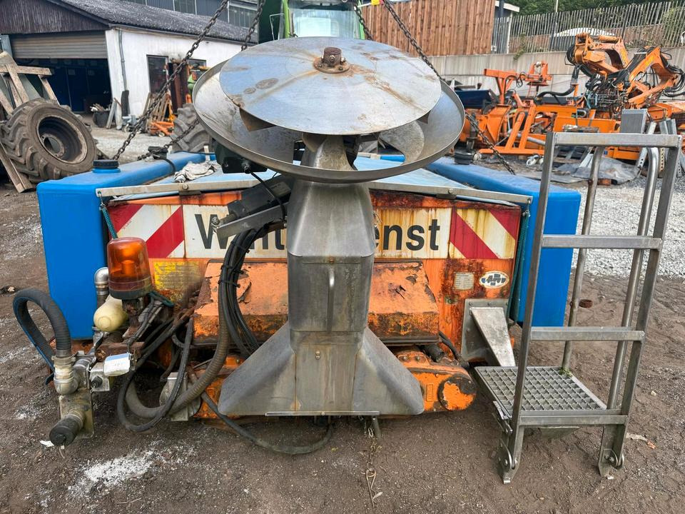 Gmeiner STA 2500 C Salzstreuer für Unimog UGN UGE 424 427 405 U300 U 300 400 500 MERCEDES-BENZ 218 219 318 323 423 427 327 430 429 430 435 Salzsilo Streuautomat Winterdienst - Sand/ Salt spreader: picture 2 Gmeiner STA 2500 C Salzstreuer für Unimog UGN UGE 424 427 405 U300 U 300 400 500 MERCEDES-BENZ 218 219 318 323 423 427 327 430 429 430 435 Salzsilo Streuautomat Winterdienst - Sand/ Salt spreader: picture 2