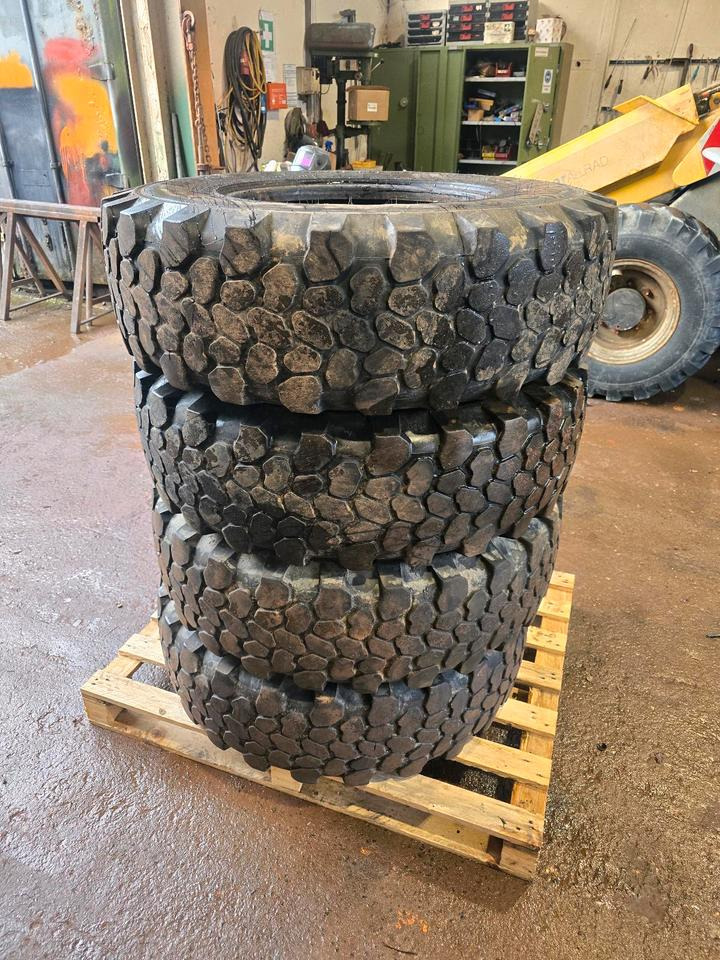 Continental MPT Reifen 335-80R20 für Unimog U1400 424 427/10 Mercedes-Benz 1400 1600 1200 1000 405 U300 U 290 - Other machinery: picture 1 Continental MPT Reifen 335-80R20 für Unimog U1400 424 427/10 Mercedes-Benz 1400 1600 1200 1000 405 U300 U 290 - Other machinery: picture 1