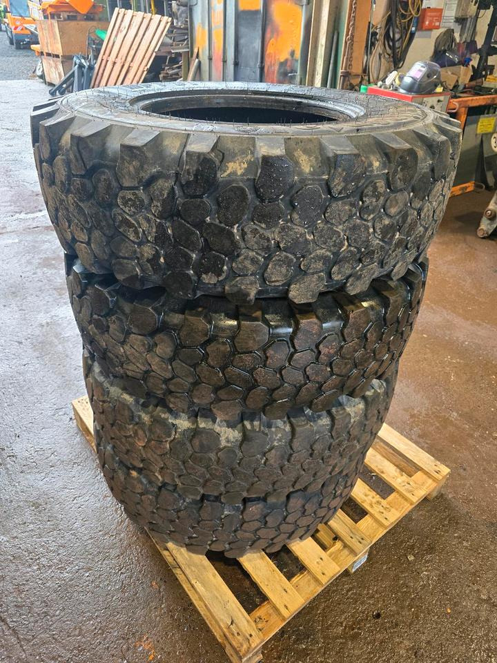 Continental MPT Reifen 335-80R20 für Unimog U1400 424 427/10 Mercedes-Benz 1400 1600 1200 1000 405 U300 U 290 - Other machinery: picture 5 Continental MPT Reifen 335-80R20 für Unimog U1400 424 427/10 Mercedes-Benz 1400 1600 1200 1000 405 U300 U 290 - Other machinery: picture 5