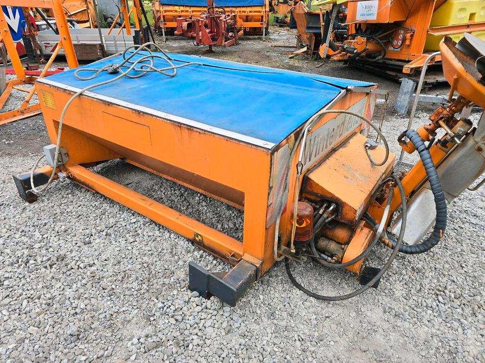 Salzstreuer Gmeiner STA 2000 C für Unimog UGN UGE 424 427 405 U300 U 300 400 500 MERCEDES-BENZ 218 219 318 323 423 427 327 430 429 430 435 Salzsilo Streuautomat Winterdienst - Sand/ Salt spreader: picture 3 Salzstreuer Gmeiner STA 2000 C für Unimog UGN UGE 424 427 405 U300 U 300 400 500 MERCEDES-BENZ 218 219 318 323 423 427 327 430 429 430 435 Salzsilo Streuautomat Winterdienst - Sand/ Salt spreader: picture 3