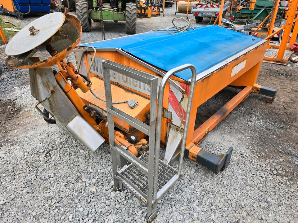 Salzstreuer Gmeiner STA 2000 C für Unimog UGN UGE 424 427 405 U300 U 300 400 500 MERCEDES-BENZ 218 219 318 323 423 427 327 430 429 430 435 Salzsilo Streuautomat Winterdienst - Sand/ Salt spreader: picture 1 Salzstreuer Gmeiner STA 2000 C für Unimog UGN UGE 424 427 405 U300 U 300 400 500 MERCEDES-BENZ 218 219 318 323 423 427 327 430 429 430 435 Salzsilo Streuautomat Winterdienst - Sand/ Salt spreader: picture 1