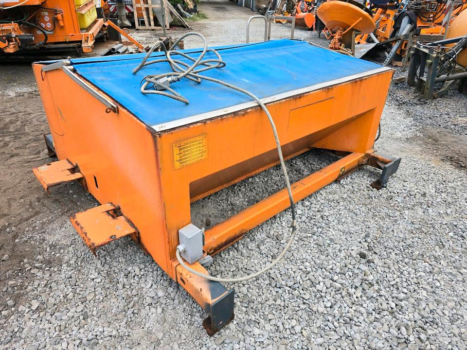 Salzstreuer Gmeiner STA 2000 C für Unimog UGN UGE 424 427 405 U300 U 300 400 500 MERCEDES-BENZ 218 219 318 323 423 427 327 430 429 430 435 Salzsilo Streuautomat Winterdienst - Sand/ Salt spreader: picture 2 Salzstreuer Gmeiner STA 2000 C für Unimog UGN UGE 424 427 405 U300 U 300 400 500 MERCEDES-BENZ 218 219 318 323 423 427 327 430 429 430 435 Salzsilo Streuautomat Winterdienst - Sand/ Salt spreader: picture 2