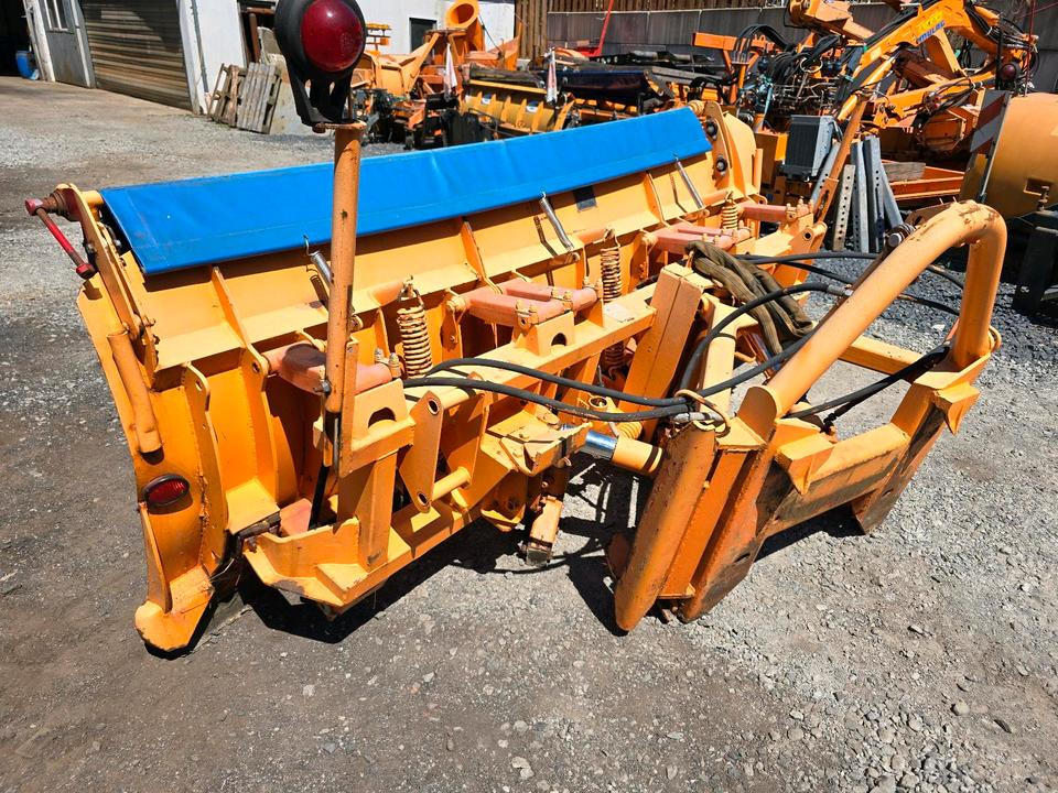 Schmidt Schneepflug MF 2.4 Schneeschieber Schneeschild Winterdienst Räumschild passend für Unimog 405/10 405/12 UGE UGN U300 U 300 400 500 - Snow plough: picture 1 Schmidt Schneepflug MF 2.4 Schneeschieber Schneeschild Winterdienst Räumschild passend für Unimog 405/10 405/12 UGE UGN U300 U 300 400 500 - Snow plough: picture 1